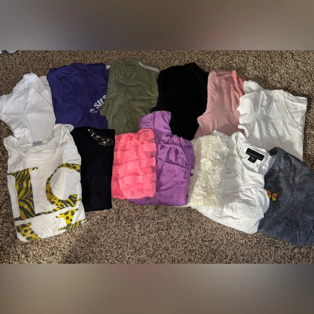 Women’s large top bundle - Picture 1 of 14
